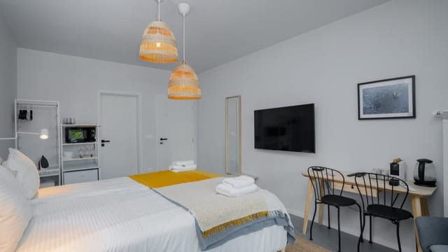 Aviva City Stay – 3 Private Studios Downtown