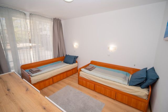 Spacious 2BD Apart. Walk to City Centre - Photo 4