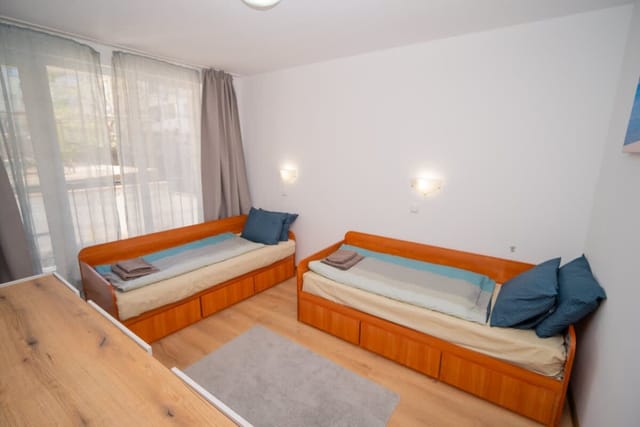 Spacious 2BD Apart. Walk to City Centre - Photo 4