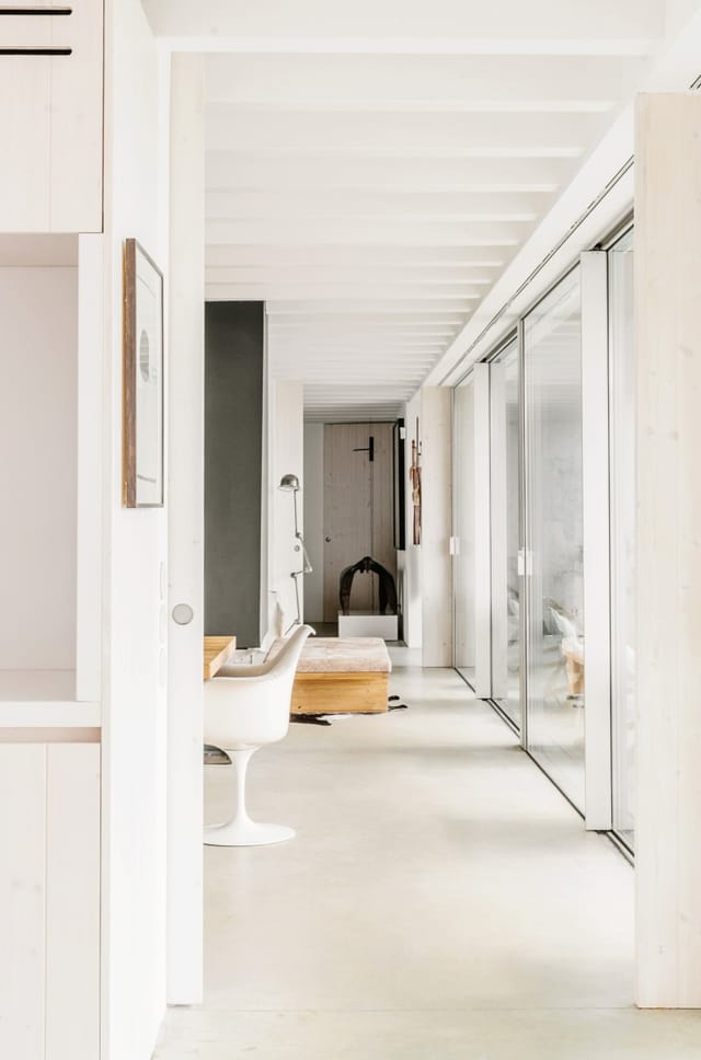 Casa da Volta — Contemporary Walled Villa with Courtyards & Exceptional Natural Light