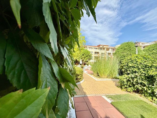 Cozy 1-Bedroom Apartment in Royal Bay