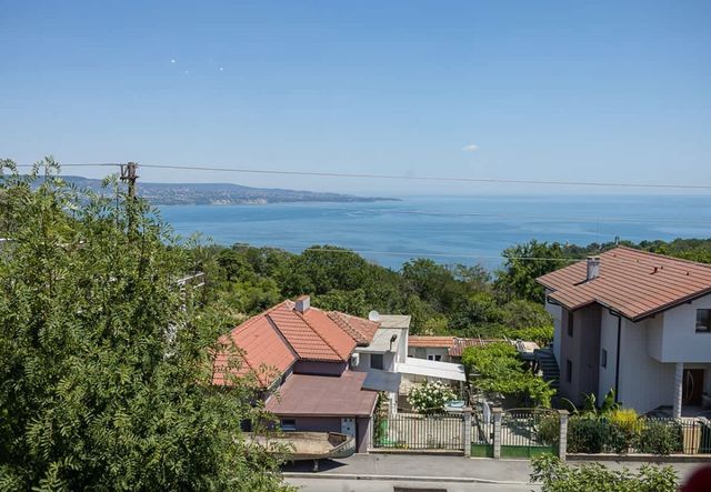 Cozy Sea-View Flat with Balcony in Galata, Varna