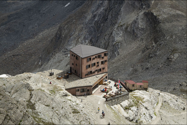 Rifugio Petrarca Hut