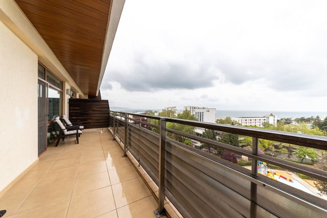 Deluxe Two Story Apartment in the Flamingo Grand Hotel