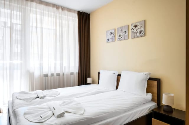 Nomad Haven: 1BD Flat with Balcony near the Center - Photo 2