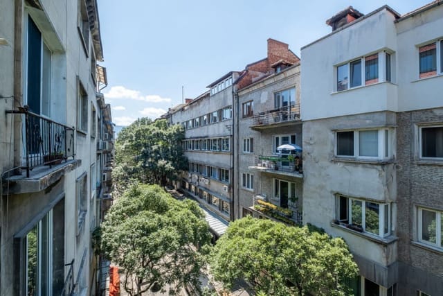 Spacious & Modern 2BD/2BA Flat | Prime Location