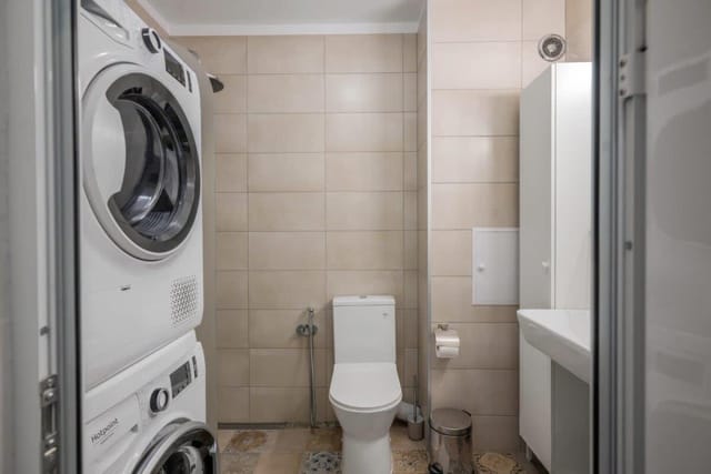 Charming & Cozy 2BD Apartment with Natural Light