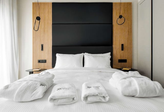 Hayashi Hotel – Deluxe Apartments w/ Breakfast - Photo 2