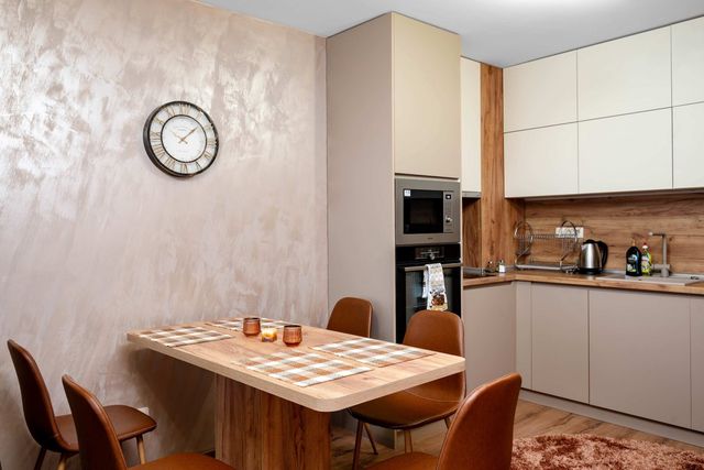 Warm & Spacious Stay with Balcony