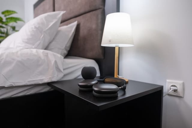 Central Plovdiv: Modern 1BR with Netflix & Balcony