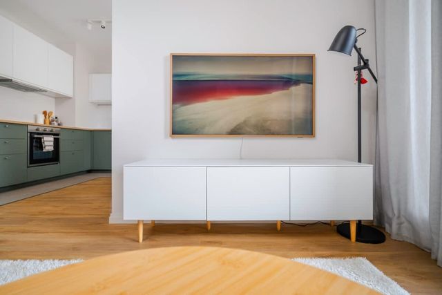 Modern and Central: 1BD Flat with Balcony