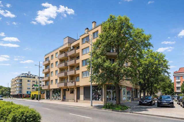 Sunny Modern 1BR Retreat with Cozy Balcony