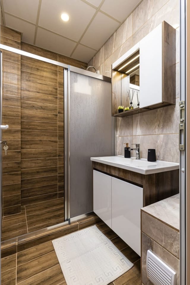 Bright Modern 2BD Apartment with Panoramic View