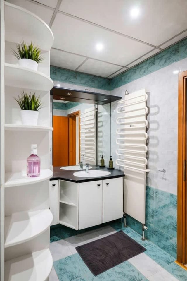 Charming 2BD Apartment in the Heart of the City