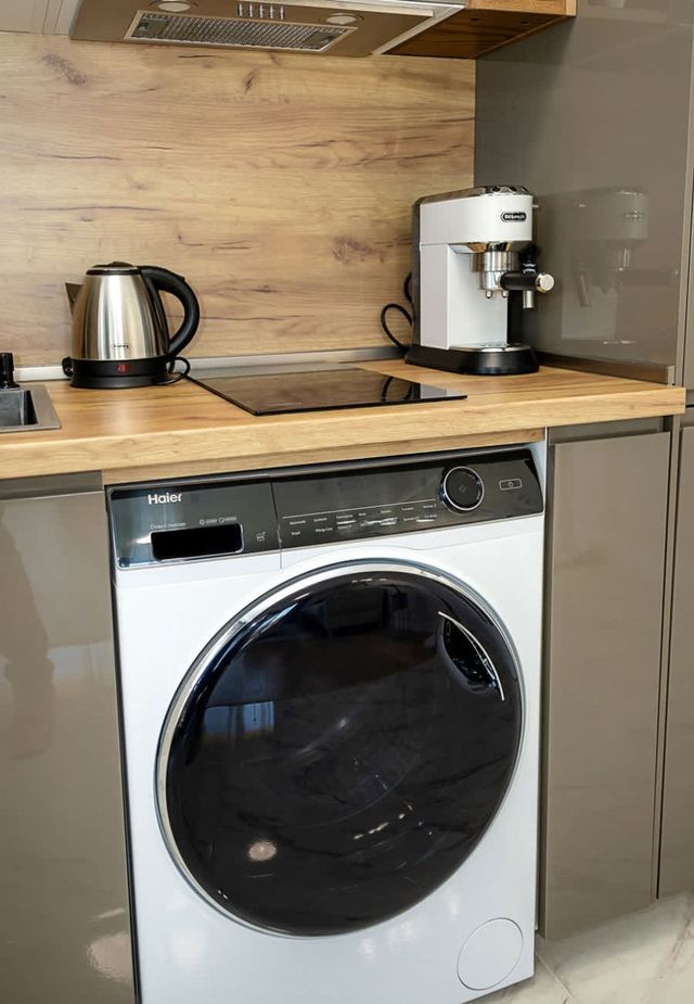 Modern Flat with Parking - St Constantine & Helena