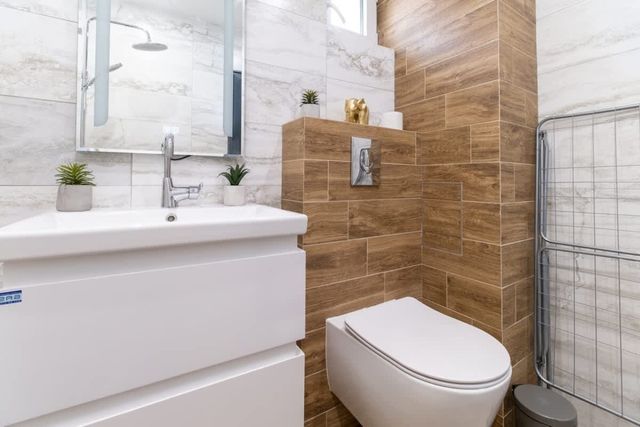 Central Plovdiv: Modern 1BR with Netflix & Balcony