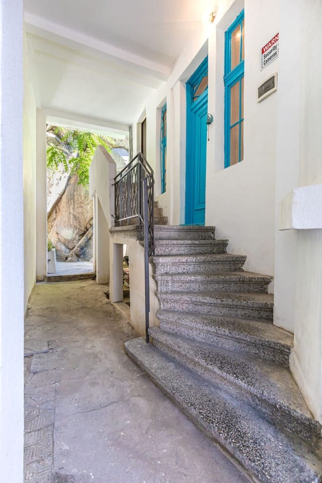 The Old Town Vintage 2-Bedroom Jewel