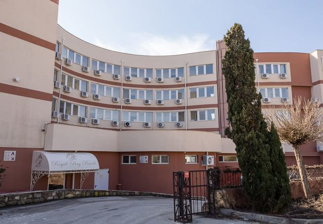 Seaside Bliss: Elegant 1BD with Stunning View