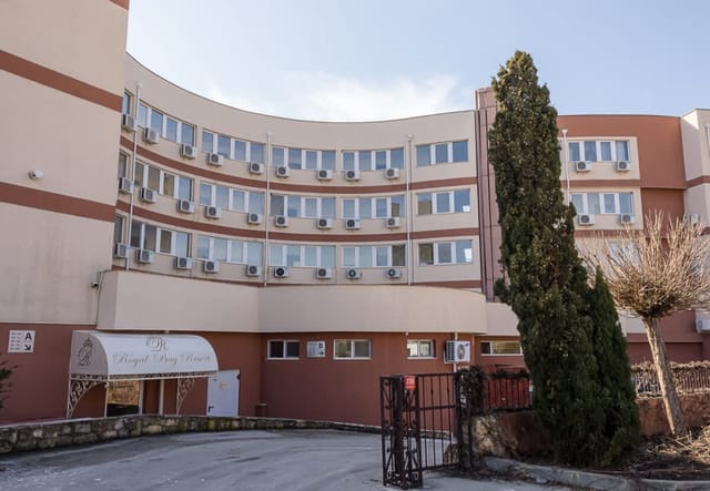 Seaside Bliss: Elegant 1BD with Stunning View