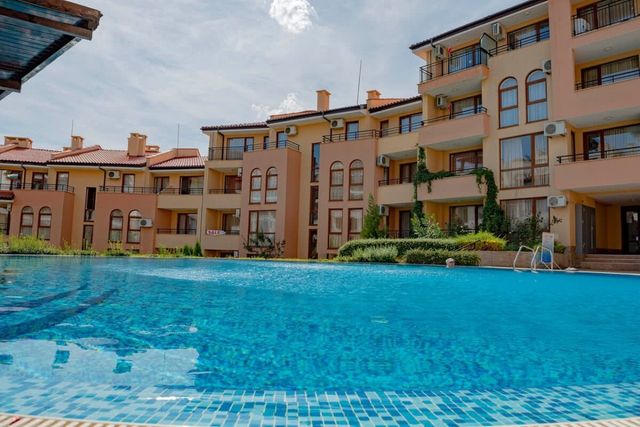 Paradise Dreams Lively Studio with pool view