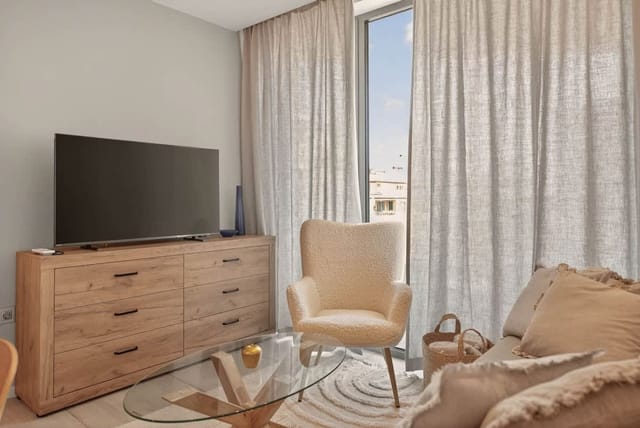 Breezy Boho 2BD Home with Sea View – Chayka