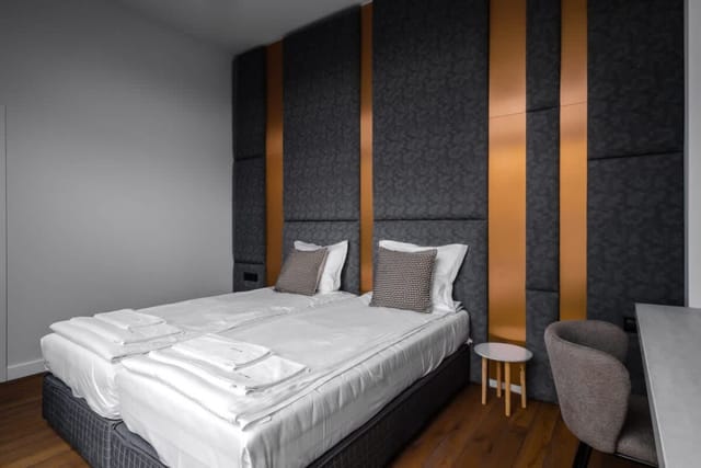 Exquisite Penthouse: Luxe Living with City Views