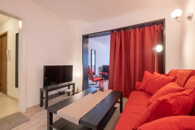 LZ Spacious One Bedroom Apartment in Top Centre