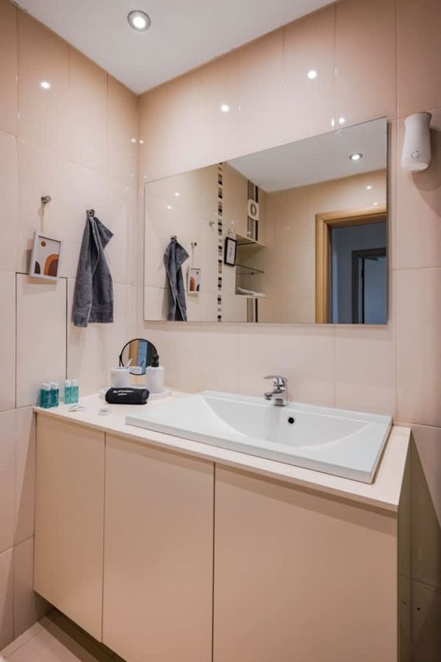 Spacious 2BD Flat with Secure Free Parking