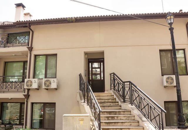 Cozy 1BD Apartment with a Spacious Terrace