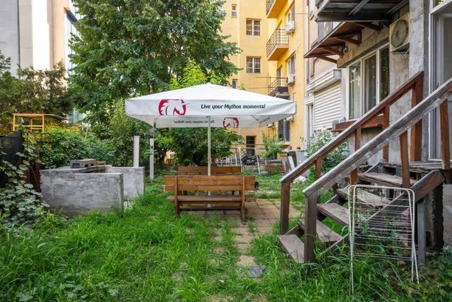 Sofia's 1BD Colourful Getaway Near NDK