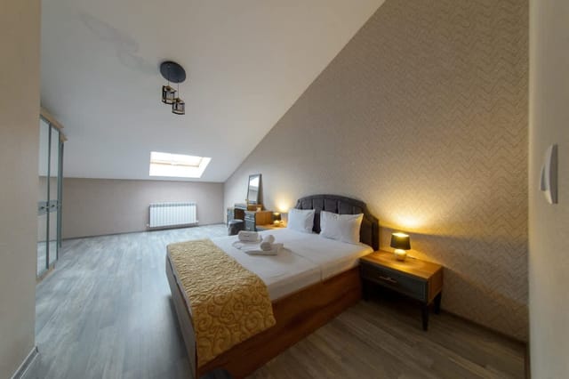 Luxury 2-bedroom apartment by Studenets Center