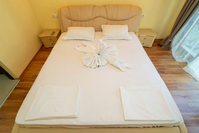 The Family Courtyard - Very LARGE 2BD Apartment