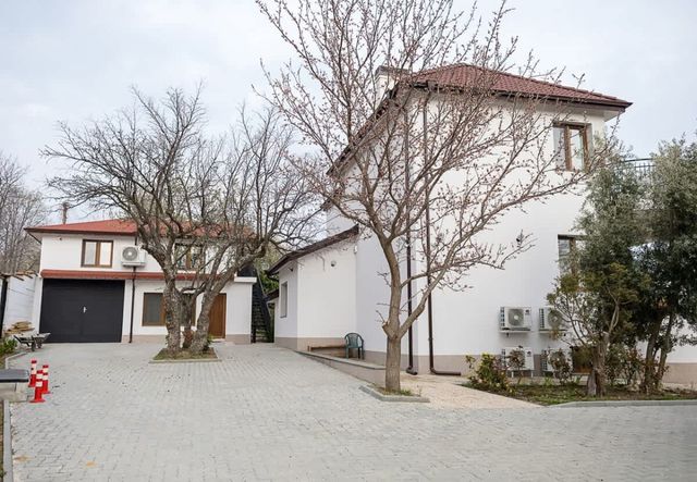 Private Villa with 5BD, Pool & Stunning Sea Views