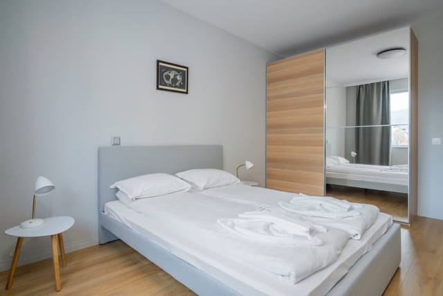 Modern and Central: 1BD Flat with Balcony - Photo 4