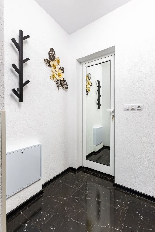 Bright Windowed Studio 10 mins to the City Centre