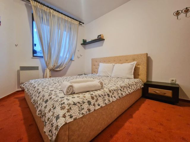 Cozy 2-Bedroom Stay with Parking in OLD INN Bansko - Photo 3