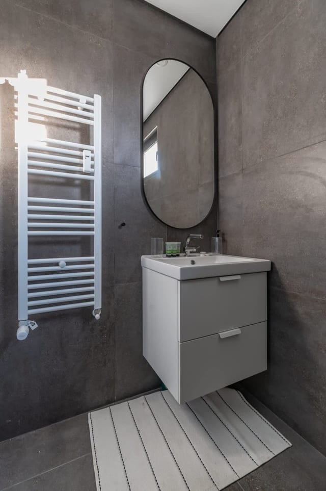 Industrial 2BD Flat | 3 Min to Metro & Stadium