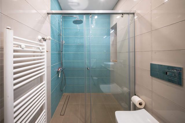 Sunny 1BR with Balcony