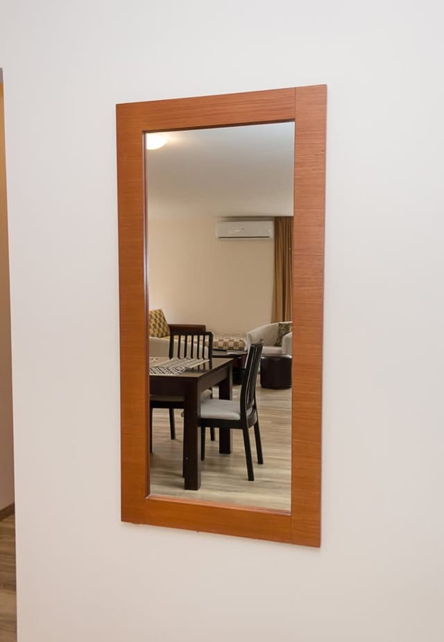 Cozy 2BD Flat with Balcony and Workspace