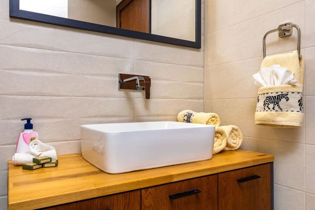 New Luxury & Bright 2 Bedroom Apartment