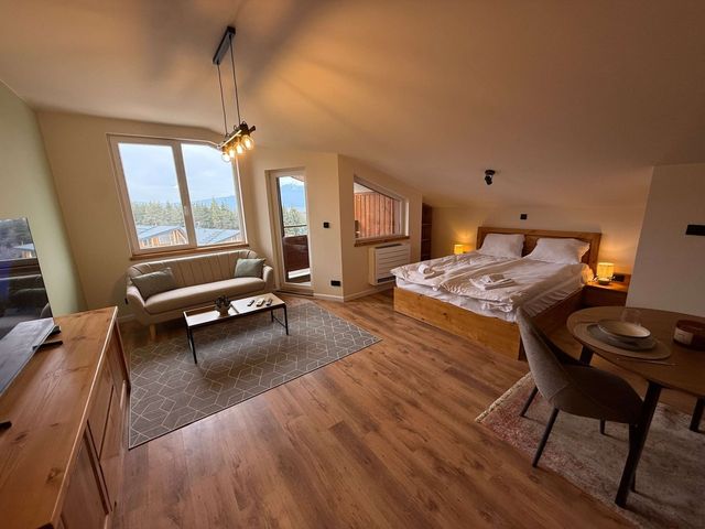 Detelina Mountain Retreat- Cozy Studio with Balcony