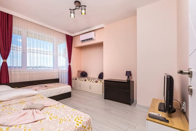 Bright Modern 2BD Apartment with Panoramic View