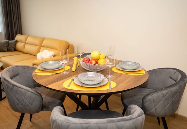 Cozy 1-Bedroom with Sea View & Parking