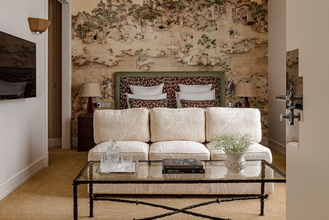 Our apartments located in a separate villa next to the hotel offer the decor and feel of the Saint James Paris with the intimacy of a private home.