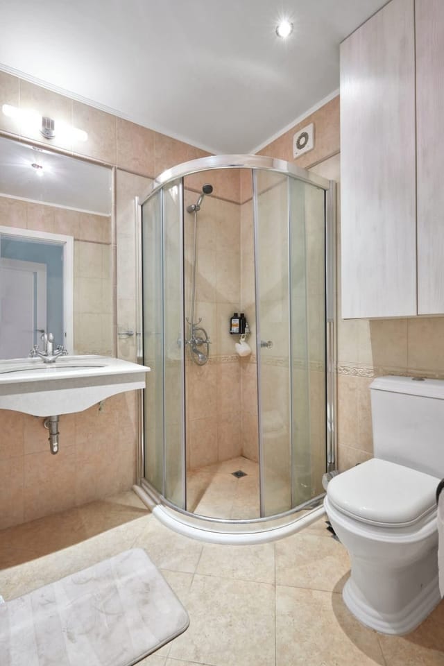 2BD Flat with Balcony in Flores Garden Complex