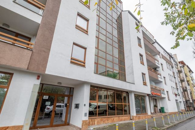 Jewelry - 1 bedroom apartment - Photo 3