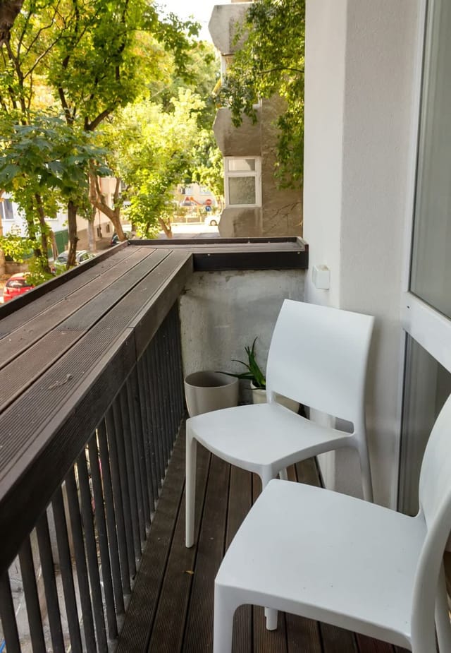 Bright & Spacious Apartment with a Charming Balcon