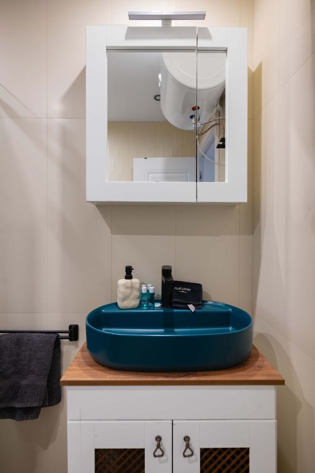 Charming 1BR with Balcony and View