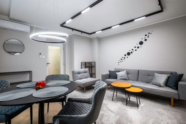 Silver Gem  1BD with desk and balcony