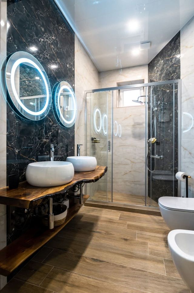 Modern 2BD/2BA Designer Apartment - Prime Location